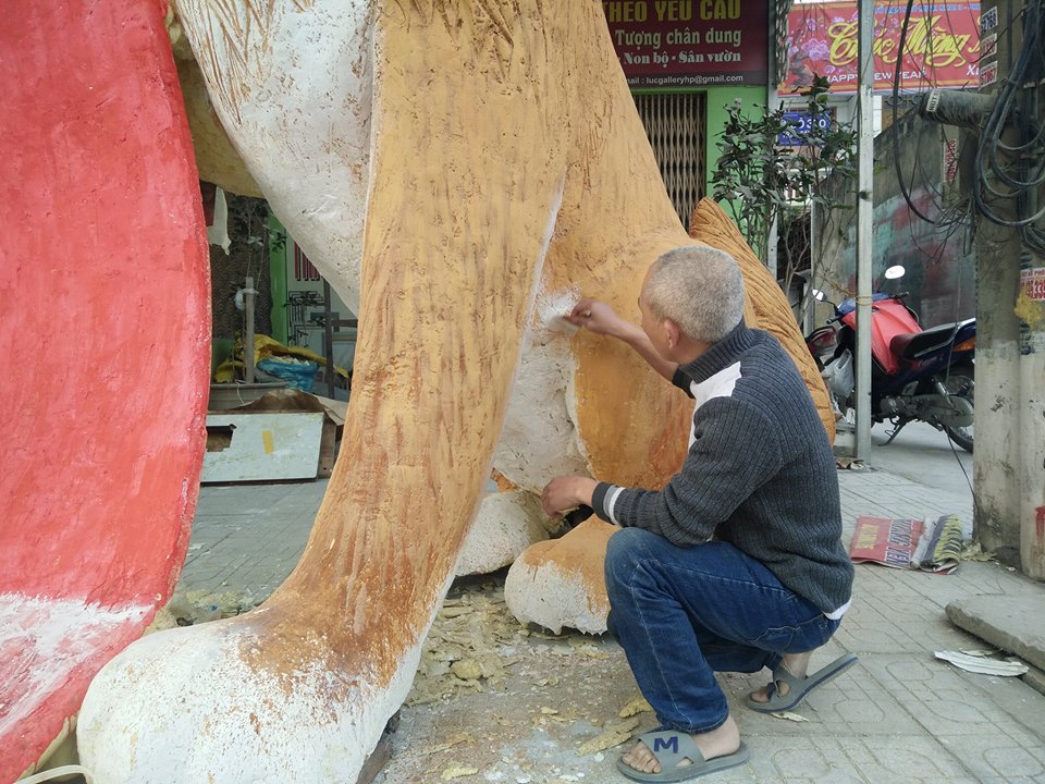 Xã hội - Chó ‘khủng’ chào xuân xuất hiện tại TP.Hải Phòng (Hình 2).