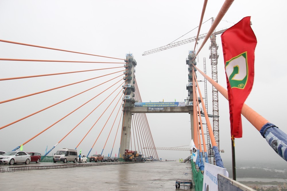 Hợp long cầu dây văng dài hơn 5km đầu tiên do Việt Nam thiết kế, thi công (Hình 4).