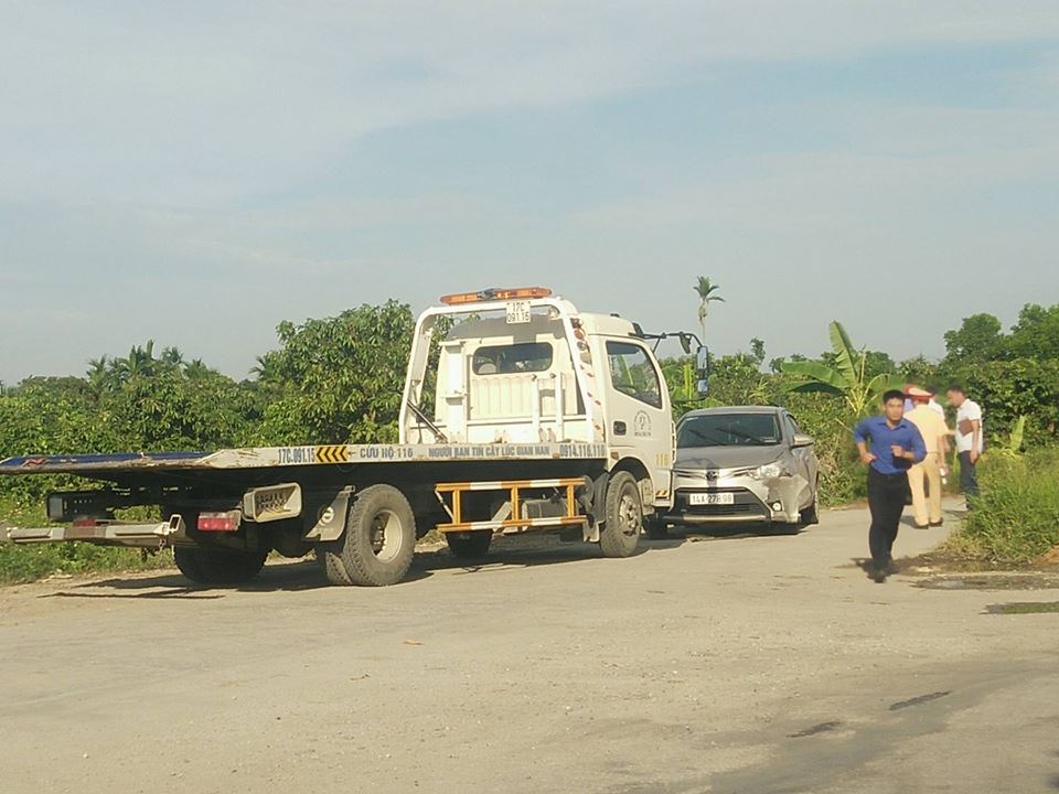 Clip: Hiện trường xe taxi bị vứt bỏ sau khi tài xế bị sát hại (Hình 2).