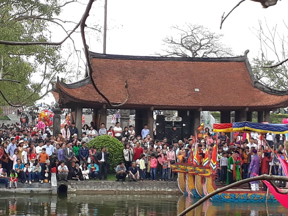 Mỗi năm, tại đây có 2 lần mở hội: hội Xuân vào ngày mồng 4 tết Nguyên Đán và hội mùa Thu (lễ hội chính), từ ngày 13 đến ngày 15/9 (Âm lịch).