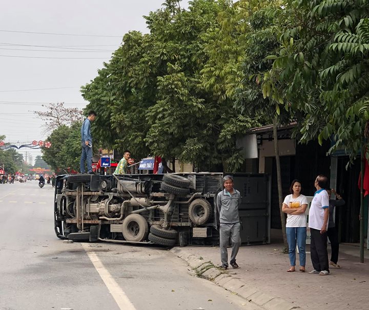 Xa lộ - Tai nạn liên hoàn ở Hải Phòng, tài xế thoát chết khi đâm trực diện 2 xe tải