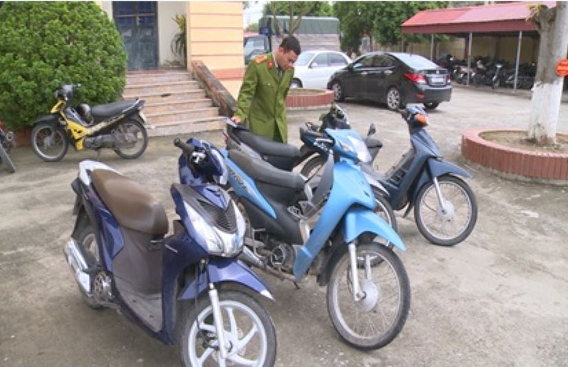 An ninh - H&igrave;nh sự - Th&aacute;i B&igrave;nh: Hai con nghiện chuy&ecirc;n cướp giật của phụ nữ khi trời tối sa lưới (H&igrave;nh 2).