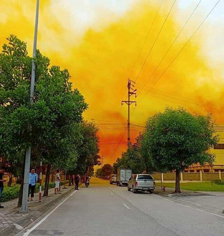 Môi trường - Bầu trời phủ một màu vàng khi doanh nghiệp gặp sự cố, chưa rõ hóa chất gì