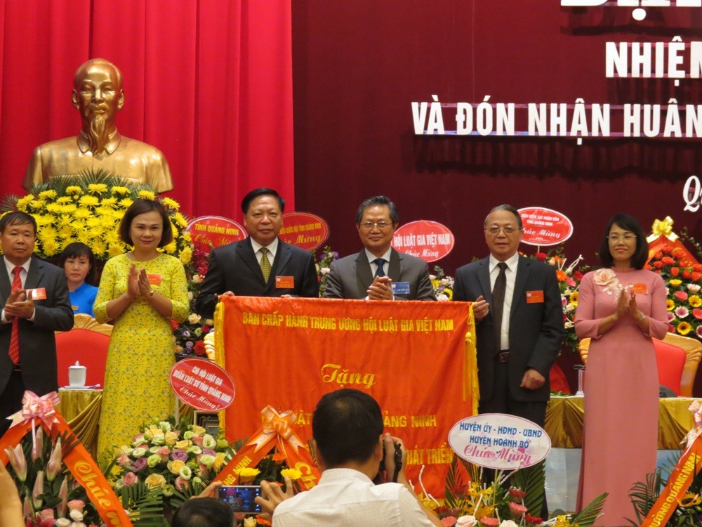 Chính sách - Hội Luật gia tỉnh Quảng Ninh tổ chức đại hội lần thứ VIII, đón nhận Huân chương Lao động hạng Nhất (Hình 6).