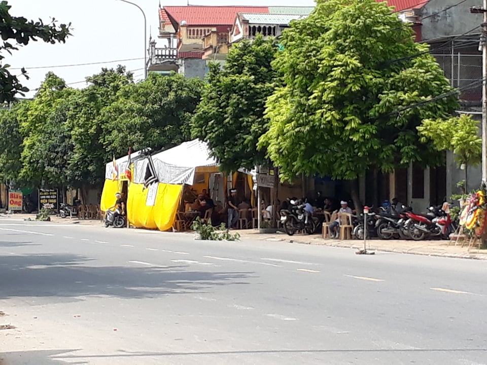 An ninh - Hình sự - Điều tra nghi vấn công an viên tự tử sau khi Trưởng công an xã bị bắt