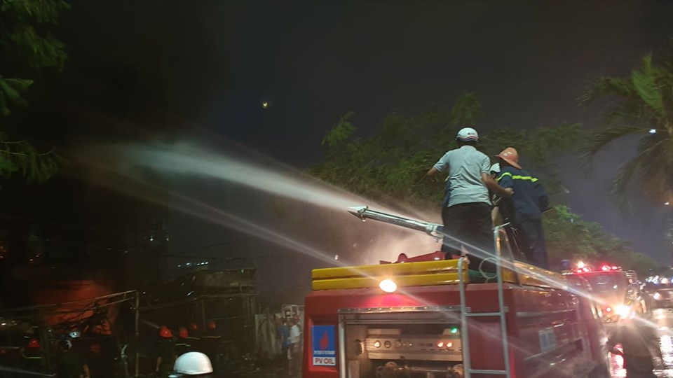 Tin nhanh - Siêu thị điện máy ở Hải Phòng đang cháy lớn, thiệt hại nhiều tỷ đồng (Hình 2).