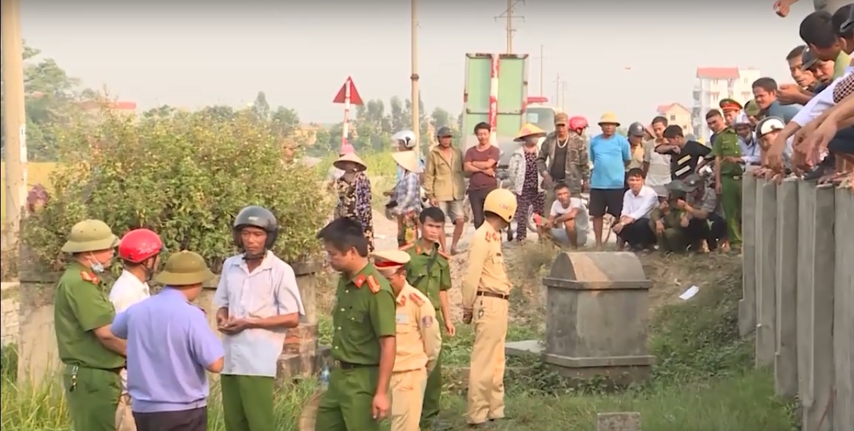 An ninh - Hình sự - Đang điều tra nguyên nhân nam công nhân tử vong bất thường bên đường ở Hưng Yên