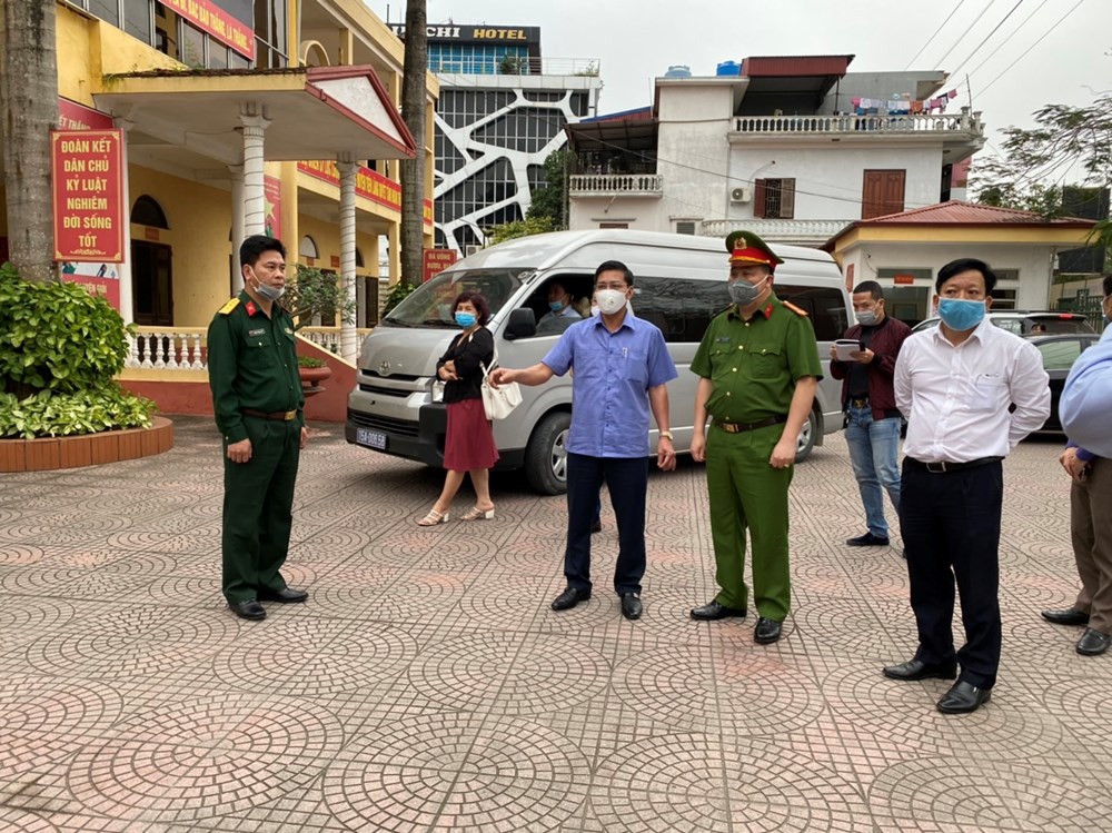 Tin nhanh - Chơi thể thao đông người trong giờ làm việc, ban Chỉ huy quân sự huyện bị Chủ tịch UBND TP.Hải Phòng phê bình