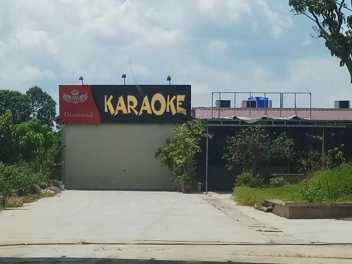 An ninh - Hình sự - Ông lão bị đánh nhập viện vì ngăn bạn cãi nhau với chủ quán karaoke