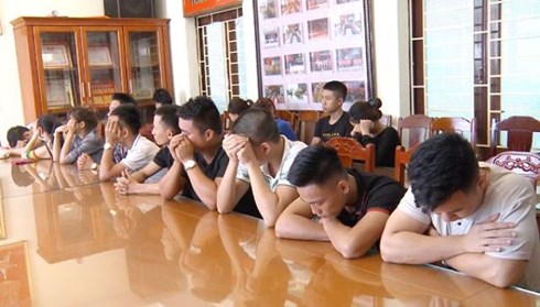 An ninh - Hình sự - Tạm giữ nhóm thanh niên tổ chức tiệc ma túy mừng sinh nhật thiếu nữ 17 tuổi