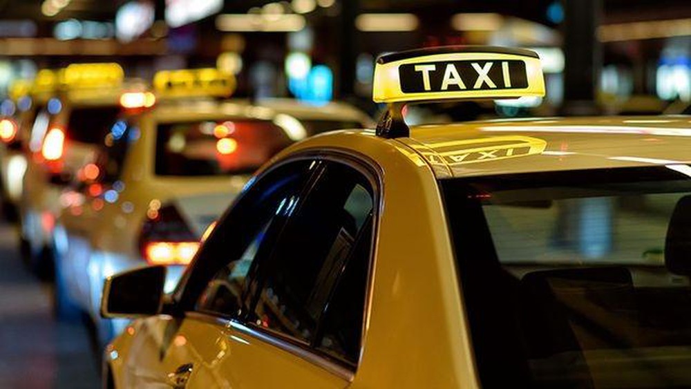 Tiêu dùng & Dư luận - Bộ GTVT bảo lưu quan điểm xe taxi công nghệ phải có hộp đèn 'taxi' gắn trên nóc