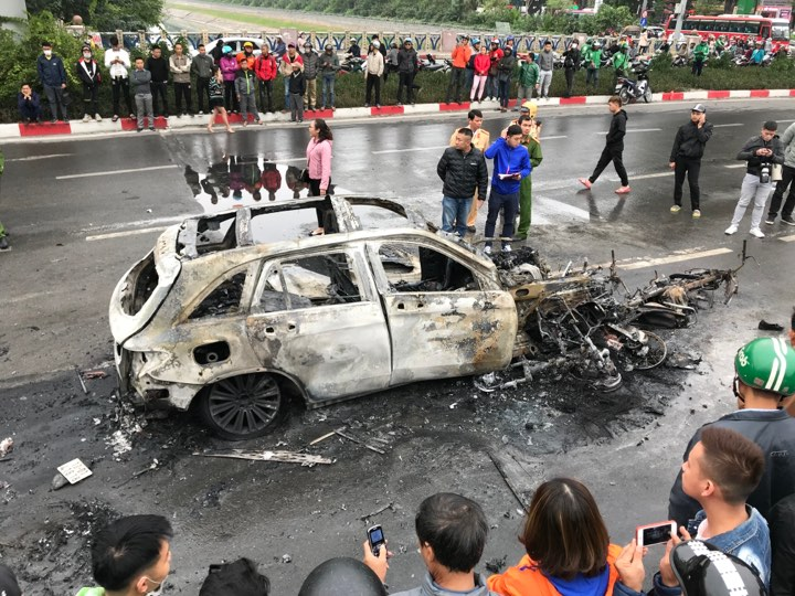 Tin nhanh - Nóng trong tuần: Nữ tài xế Mercedes gây tai nạn kinh hoàng khiến 1 cô gái tử vong, VTV chính thức xác nhận thông tin dừng sản xuất Táo Quân