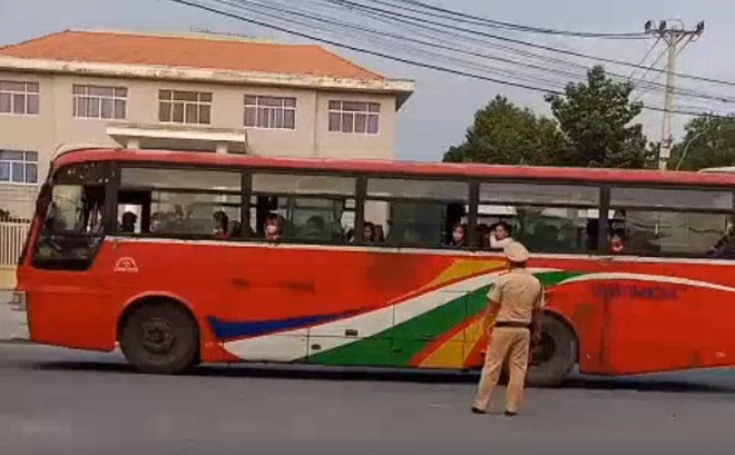 Tin nhanh - Chửi CSGT, t&agrave;i xế bị phạt 2,5 triệu đồng