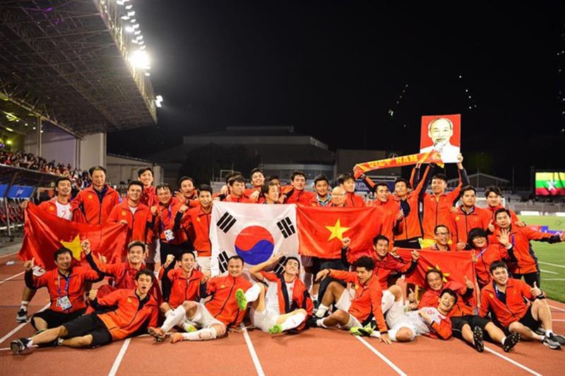 Chính sách - Chủ tịch Quốc hội Nguyễn Thị Kim Ngân chúc mừng Đoàn thể thao Việt Nam tại SEA Games 30 (Hình 2).