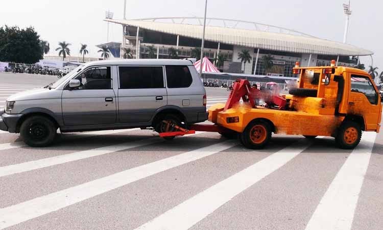 Tin nhanh - Hà Nội: Hết thời doanh nghiệp vô tư 'chặt chém' giá dịch vụ cẩu kéo phương tiện