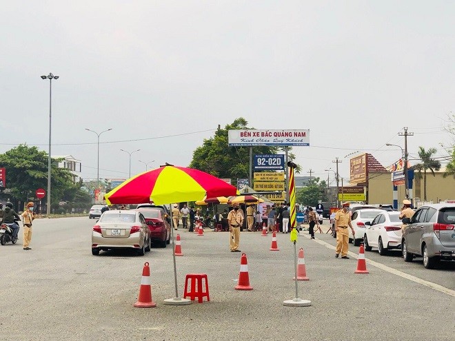 Tin nhanh - CSGT trên toàn quốc ra quân tổng kiểm soát, được phép dừng tất cả phương tiện