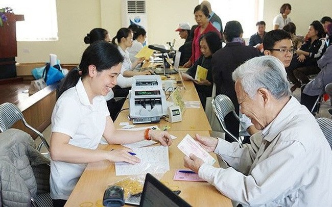 Chính sách - Nghỉ hưu trước tuổi do tinh giản biên chế có bị trừ lương không?