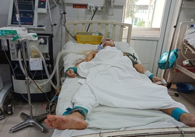 An ninh - Hình sự - Khởi tố người chồng chém vợ cũ trọng thương, sát hại đầu bếp ở Quảng Nam