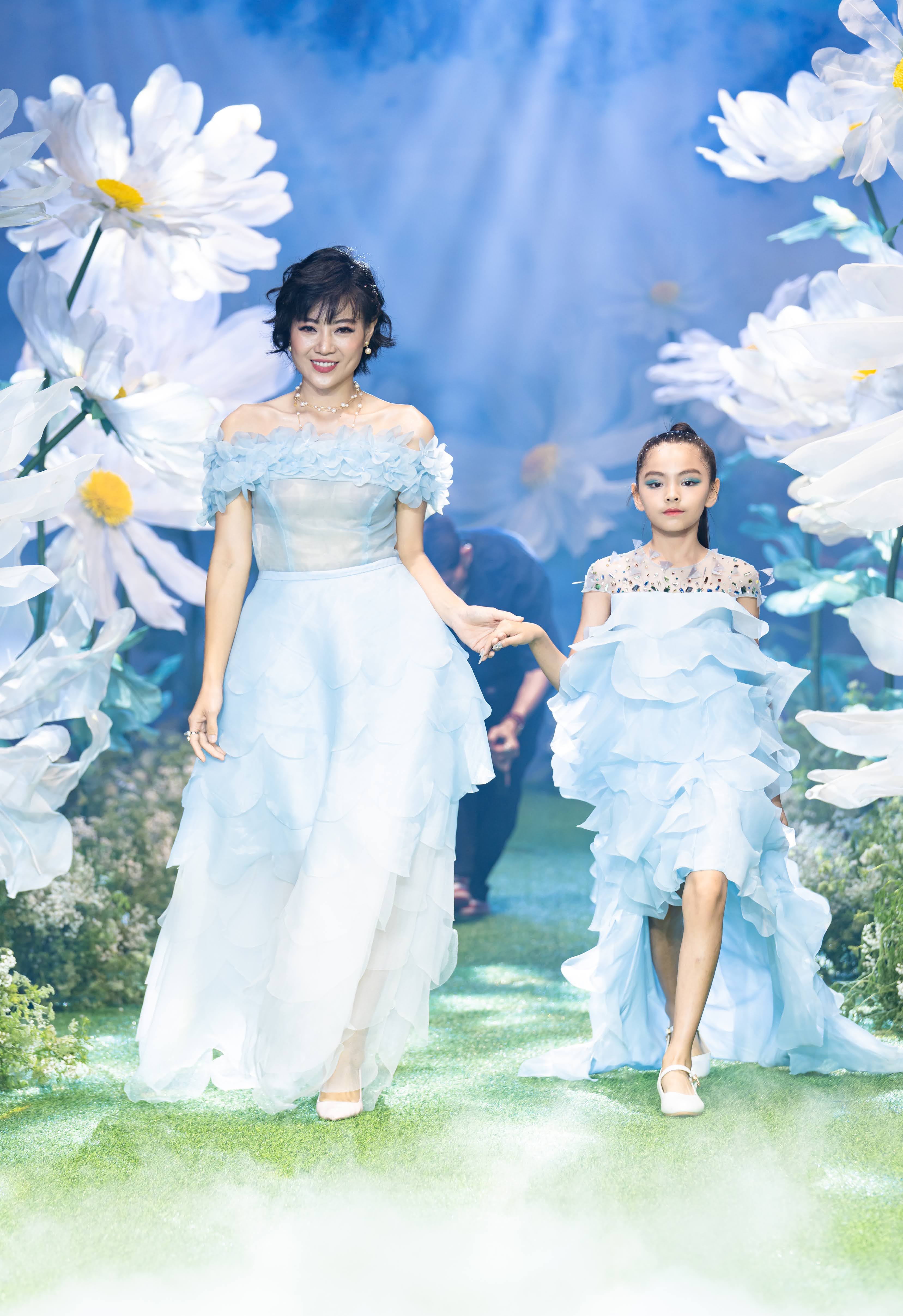 Giải trí - Dàn mẫu nhí tự tin tỏa sáng tại Vietnam Kids Fashion Week 2023 (Hình 2).