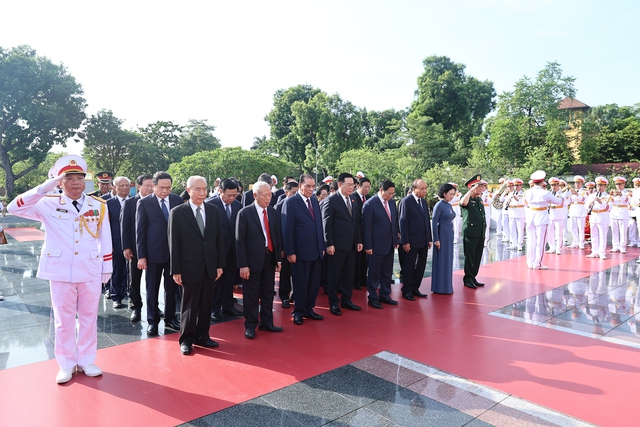 Tiêu điểm - Lãnh đạo Đảng, Nhà nước tưởng niệm các Anh hùng liệt sĩ (Hình 2).