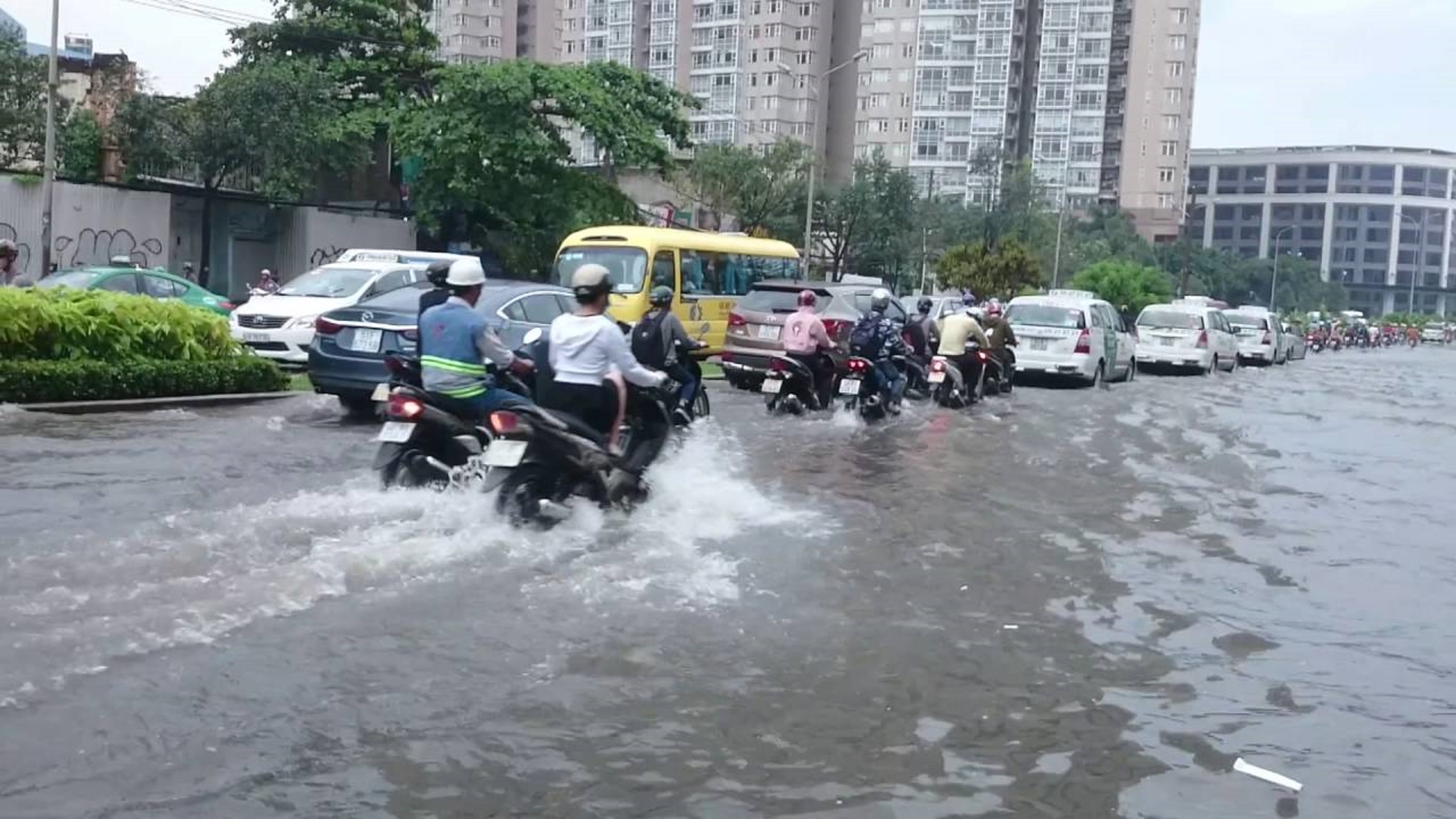 Kinh doanh - Hé lộ mức giá thuê “siêu máy bơm” chống ngập tại TP.HCM (Hình 2).