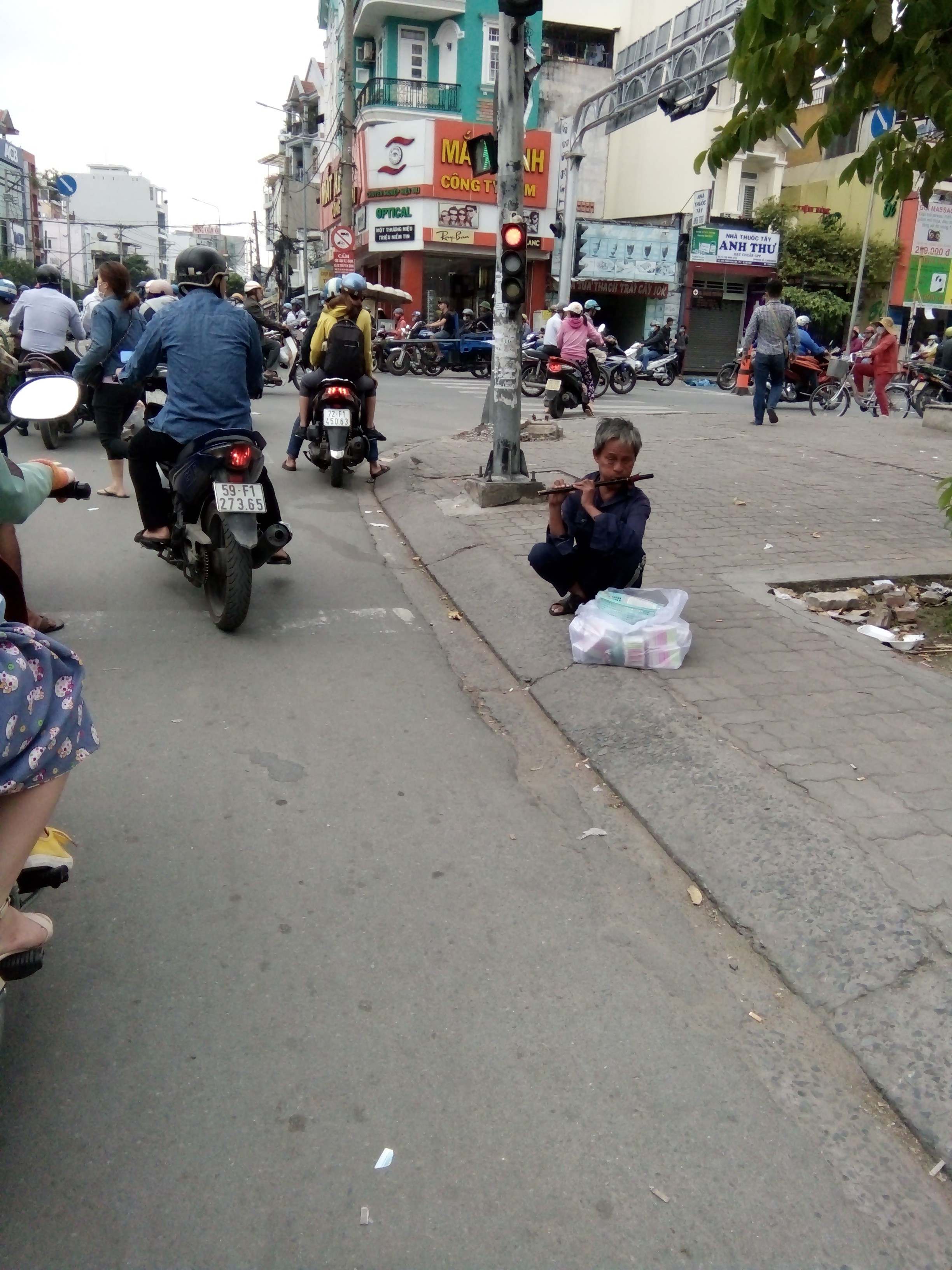 Xã hội - “Cái bang” bùng phát ở TP.HCM: Đường dây nóng đã... lạnh? (Hình 2).