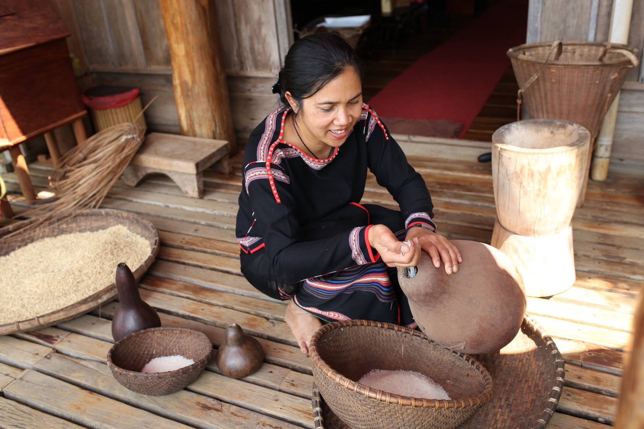 Văn hoá - Gặp người con gái Ê Đê kỳ lạ giữa đại ngàn (Hình 3).