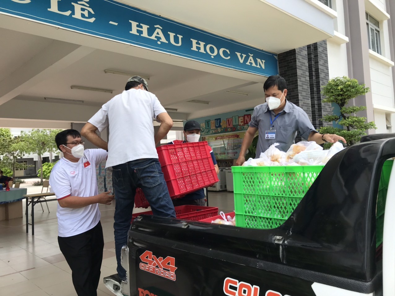 Dân sinh - Bếp ăn 0 đồng sáng lửa trong tâm dịch căng thẳng (Hình 12).