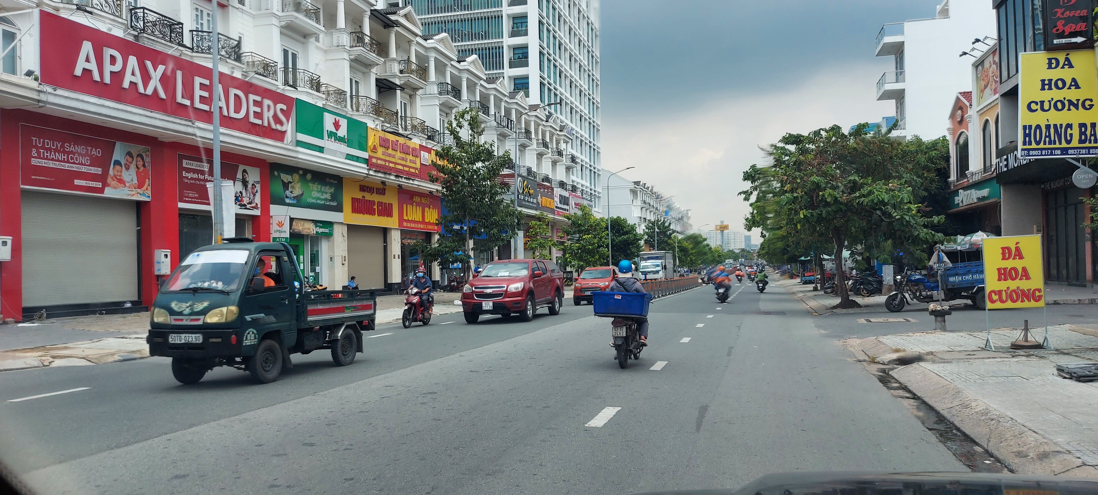 Dân sinh - Người dân Tp.HCM trở lại làm việc trong điều kiện 'bình thường mới' (Hình 3).