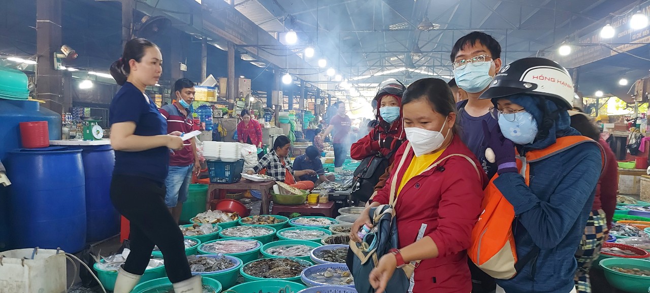 Văn hoá - Thăm 'thánh  địa' hải sản vạn người mê ở Tp.HCM (Hình 3).