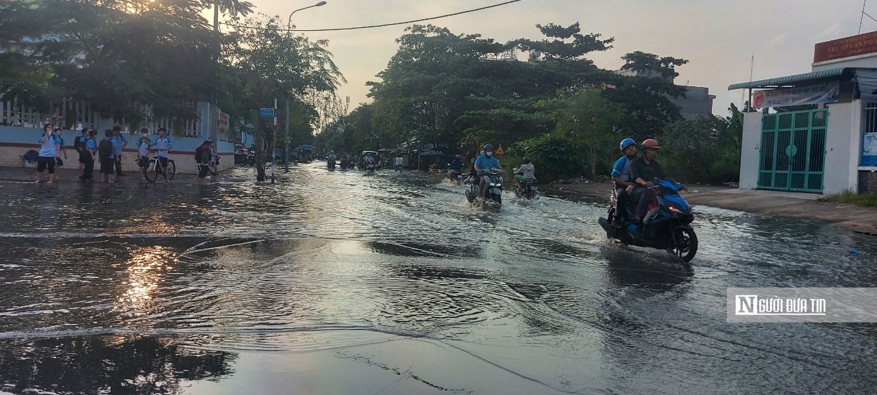 Dân sinh - Tp.HCM: Không mưa, nước vẫn ngập nhiều nơi, 'nhà giàu cũng khóc...lớn' (Hình 2).