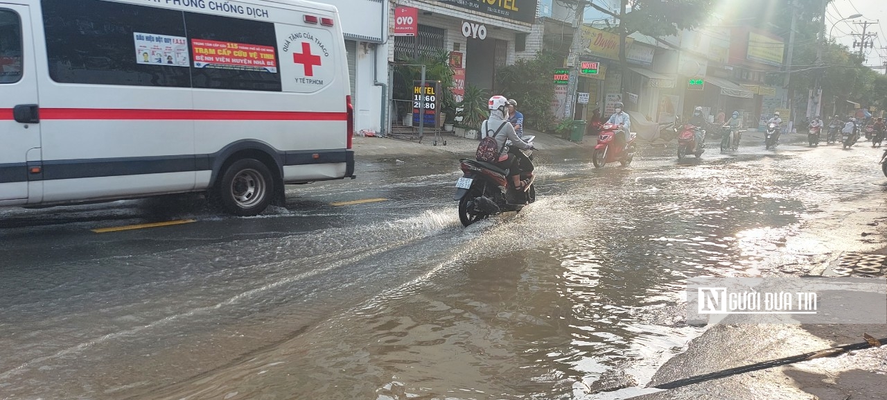 Dân sinh - Tp.HCM: Không mưa, nước vẫn ngập nhiều nơi, 'nhà giàu cũng khóc...lớn'