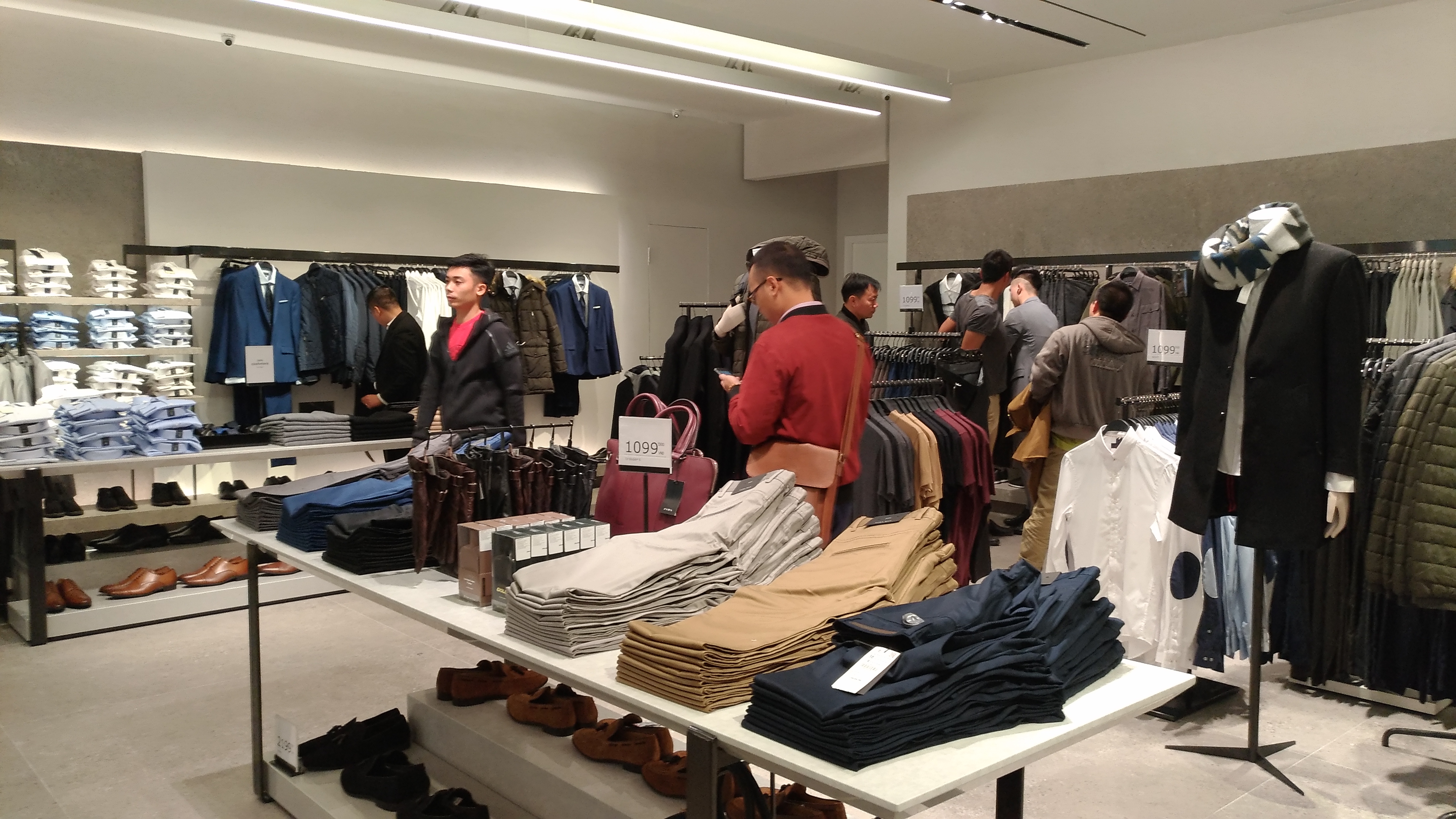 Đời sống - Zara, H&M 'đổ bộ' thị trường Việt: “Cơn sốt” thương hiệu nước ngoài  (Hình 8).