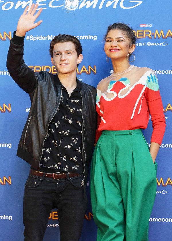 Zendaya hiện đang là bạn gái của Tom Holland - nam diễn viên thủ vai Người Nhện.