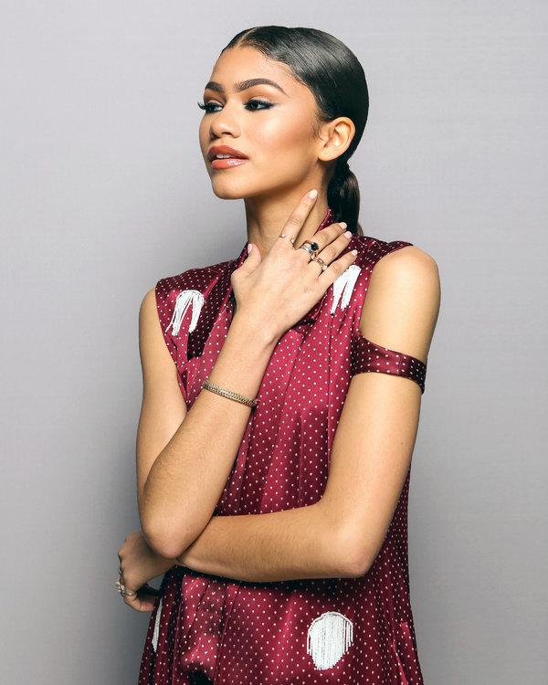 Cô là gương mặt rất được các tạp chí và nhãn hàng săn đón. Zendaya hiện là người mẫu quảng cáo cho Macy’s và Old Navy.