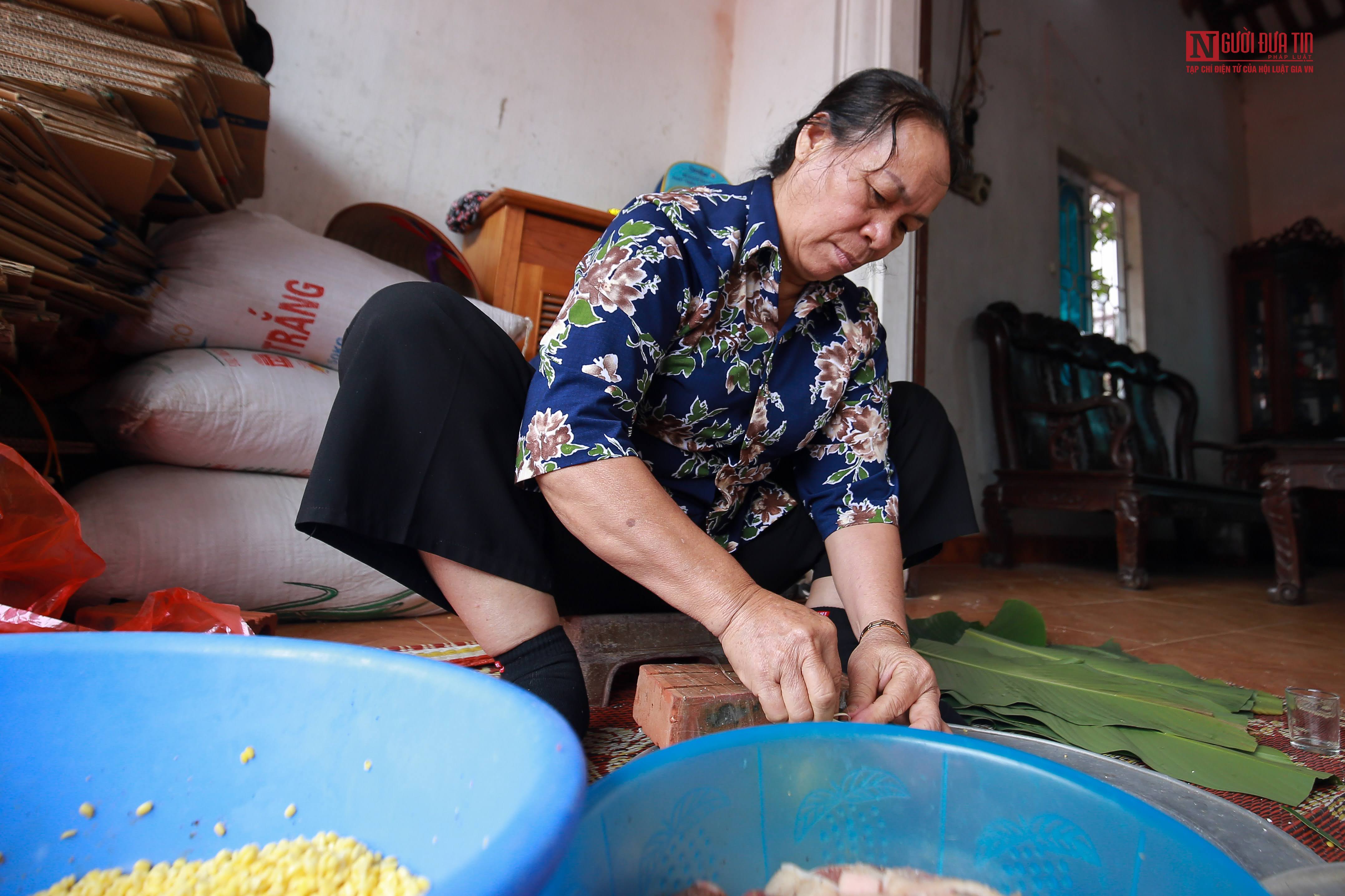 Dân sinh - Người dân Hà Nội gói hàng ngàn chiếc bánh chưng ủng hộ miền Trung (Hình 4).