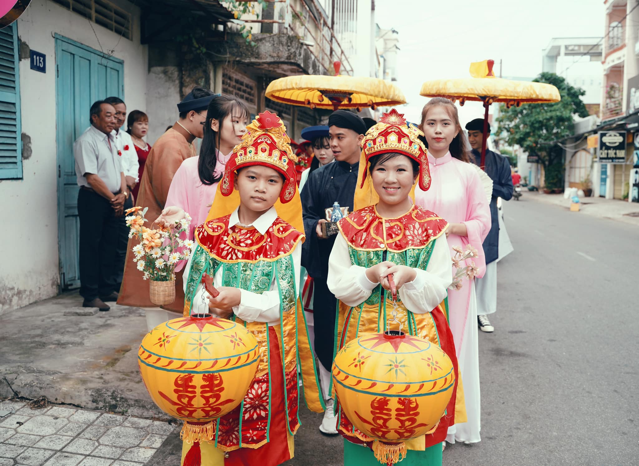 Dân sinh - Cô dâu, chú rể mặc cổ phục triều Nguyễn trong ngày cưới gây ấn tượng (Hình 5).