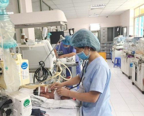 Sức khỏe - Giao mùa, gia tăng đột biến trẻ sơ sinh mắc viêm phổi do nhiễm virus