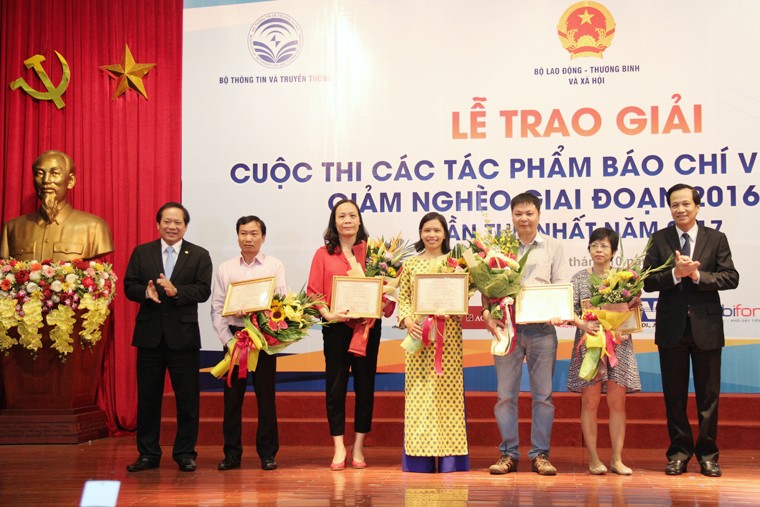 Xã hội - Trao giải cuộc thi Các tác phẩm báo chí về công tác giảm nghèo giai đoạn 2016-2020 (Hình 4).