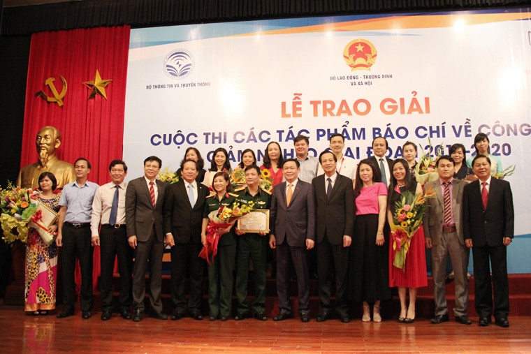 Xã hội - Trao giải cuộc thi Các tác phẩm báo chí về công tác giảm nghèo giai đoạn 2016-2020 (Hình 8).