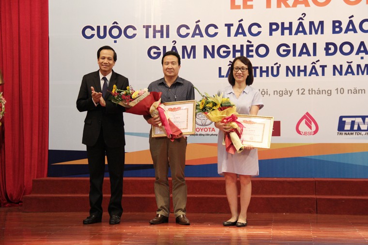 Xã hội - Trao giải cuộc thi Các tác phẩm báo chí về công tác giảm nghèo giai đoạn 2016-2020 (Hình 7).