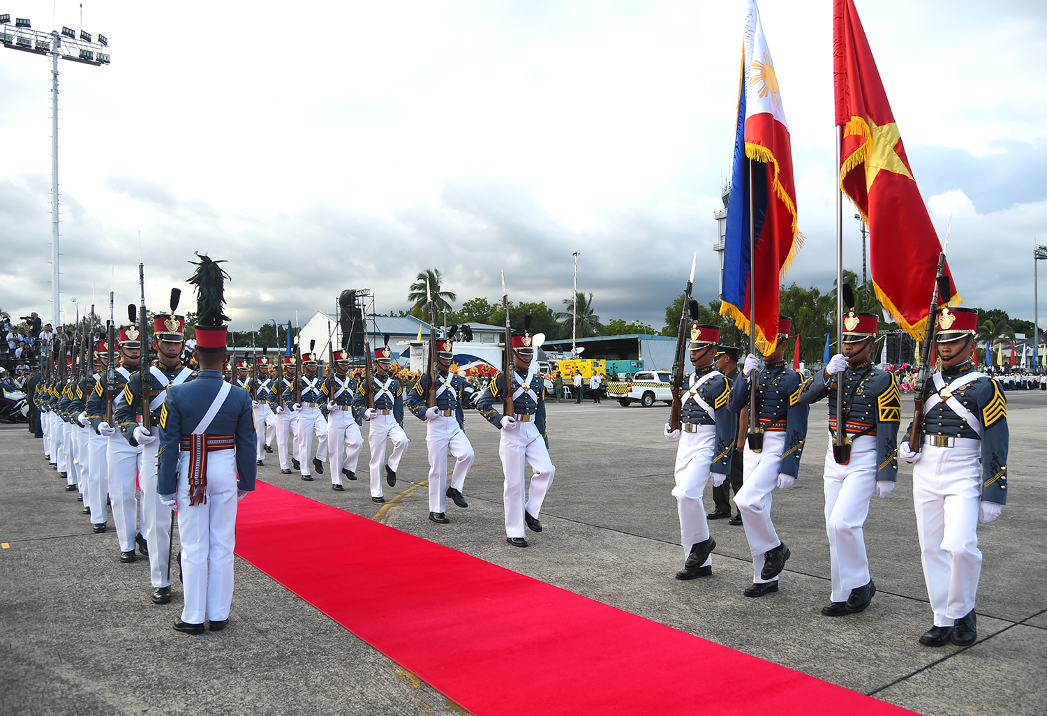 Chính trị - Thủ tướng đến Philippines, bắt đầu tham dự ASEAN-31 (Hình 5).