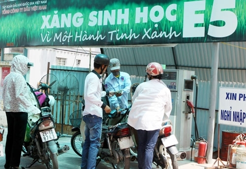 Chính trị - Khuyến khích người tiêu dùng sử dụng xăng sinh học