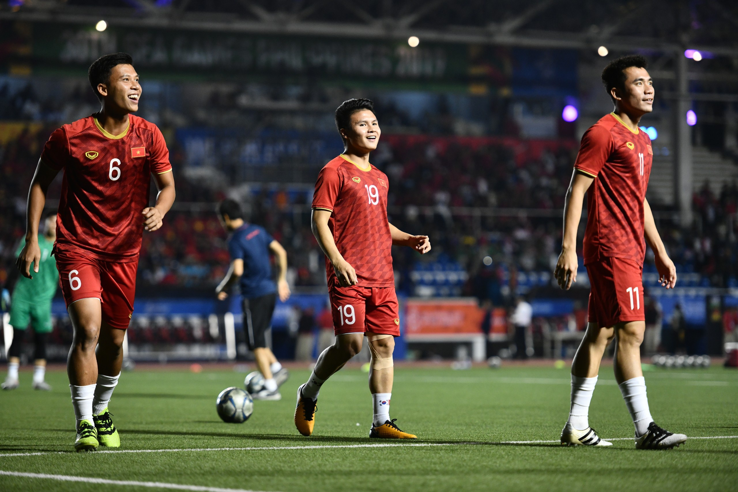 Thể thao - Trực tiếp bóng đá SEA Games 30 Việt Nam vs Indonesia: Hùng Dũng , Văn Hậu đá như siêu sao tầm cỡ  hạ  gục Indonesia (Hình 9).