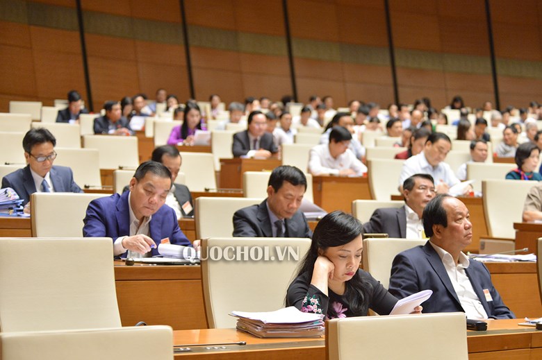 Chính trị - Bộ trưởng Phùng Xuân Nhạ nhận trách nhiệm vụ học sinh viết, vẽ vào SGK gây lãng phí