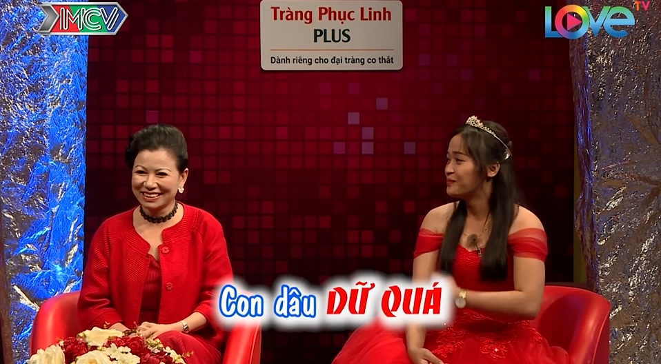 Giải trí - Clip: Con dâu dữ dằn, đánh chồng tím mặt khiến mẹ chồng sững sờ