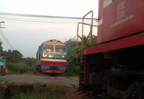 Mới- n&oacute;ng - Clip: 2 t&agrave;u hỏa su&yacute;t t&ocirc;ng nhau ở Đồng Nai khi chỉ c&ograve;n c&aacute;ch 10 m&eacute;t