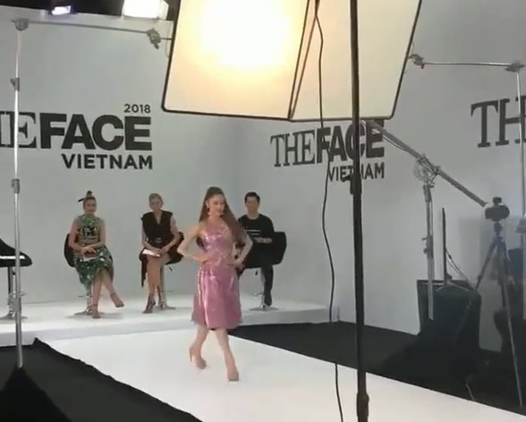 Clip: Minh Hằng catwalk đầy tự tin tại The Face 2018