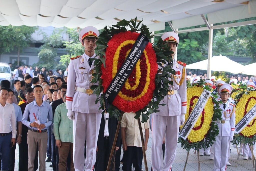 Xã hội - Hàng dài người tiễn đưa cụ Hoàng Thị Minh Hồ (Hình 9).