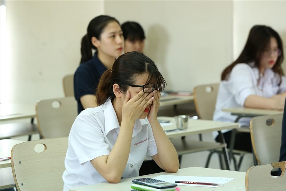 Cứ 5 học sinh có 1 em có ý định tự tử: Áp lực học hành lớn thế nào?